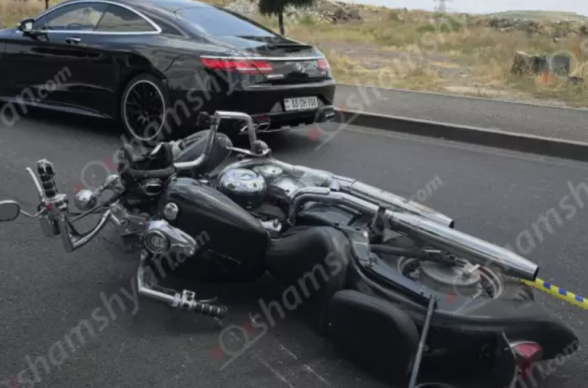 Մոտոցիկլը բախվել է բազալտե եզրաքարին ու կողաշրջվել. մոտոցիկլավարն ու ուղևորը մի քանի մետր շպրտվել են