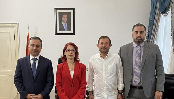 Իշխան Սաղաթելյանն ու Գեղամ Մանուկյանը հադնիպել են ՀՀ-ում Սիրիայի դեսպան Նորա Արիսյանի հետ