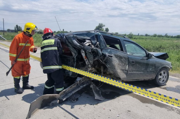 Երևան-Մեղրի ավտոճանապարհին բախվել են «Opel»-ը և «Mercedes-Benz»-ը․ երկու մարդ հոսպիտալացվել է