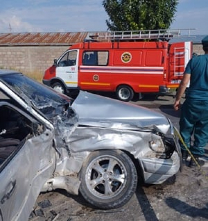 Մասիս քաղաքի գերեզմանատան մոտակայքում բախվել են ավտոմեքենաներ. կան տուժածներ