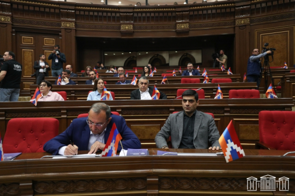 Այս իրավիճակում Գեղամ Նազարյանի հետագա գործունեությունը խմբակցության կազմում դառնում է անհնար. հայտարարություն