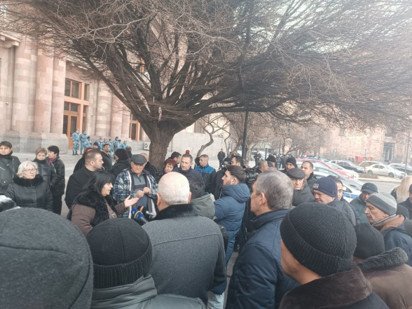 Տնտեսվարողները բողոքի ակցիա են անում կառավարության մոտ․ «Մայր Հայաստանի» ներկայացուցիչները տեղում են (ուղիղ)