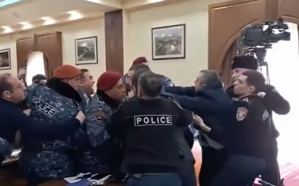 Քաղաքային իշխանությունը բռնի ուժով թանկացնում է տրանսպորտը