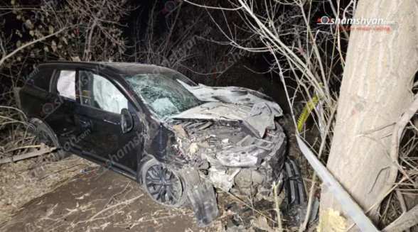 Կոտայքի մարզում «Mitsubishi Outlander»-ը դուրս է եկել երթևեկելի գոտուց և բախվել ծառերին․ կան վիրшվորներ