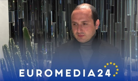 Директор ЗАО «Ереван автобус» убегает от наших вопросов (видео)