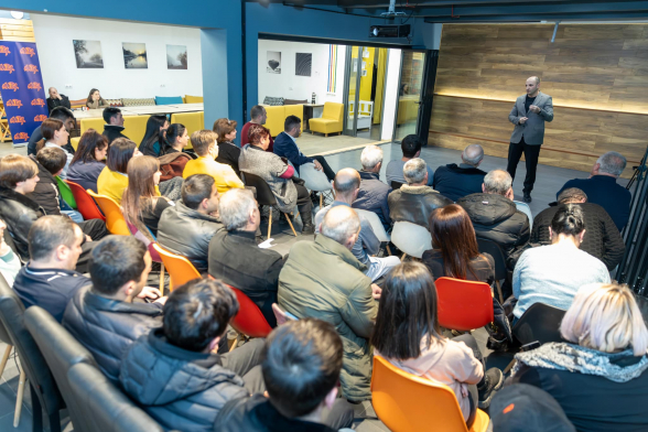 Встреча Карена Симоняна с гюмрийцами: еще один шаг к сильному и стабильному Гюмри (фото, видео)