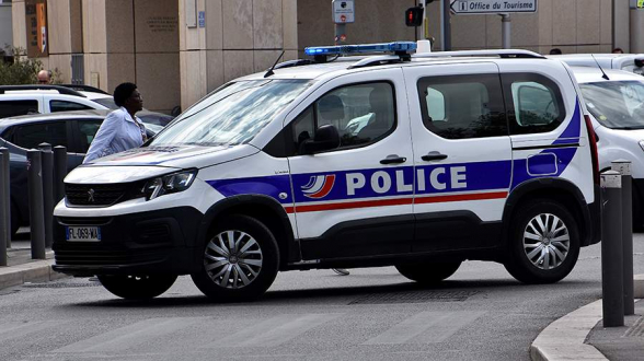 На территорию консульства РФ в Марселе забросили 3 взрывных устройства