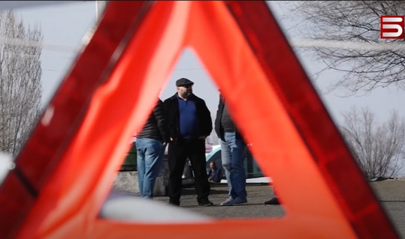 После «быдла» – «щенки»: после скандальной аудиозаписи «Ереван автобус» хранит гробовое молчание – репортаж телеканала TV5