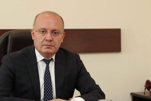 Այս տևական դադարի, լռության հետևանքով կորում է Գյումրու ընտրություններում հաղթանակի Էֆեկտը