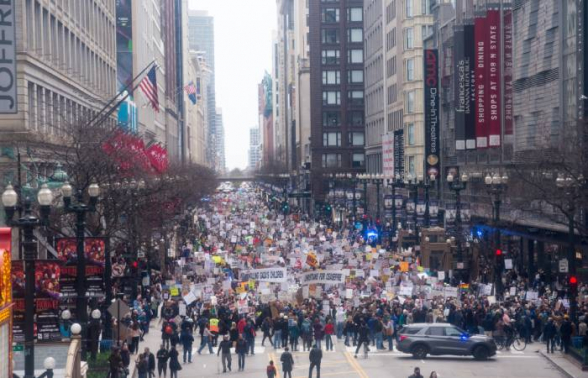 Многомиллионные манифестации прошли в США против политики Трампа