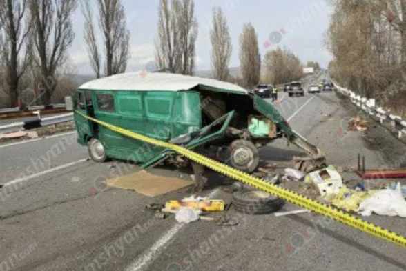 Սևանում բախվել են Mercedes-ը և «Երազ»-ը․ վերջինս վերածվել է մետաղե ջարդոնի․ կան վիրավորներ