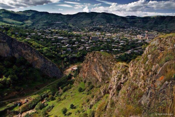 Выстрелы с азербайджанской стороны слышны и в приграничных селах Бердского района