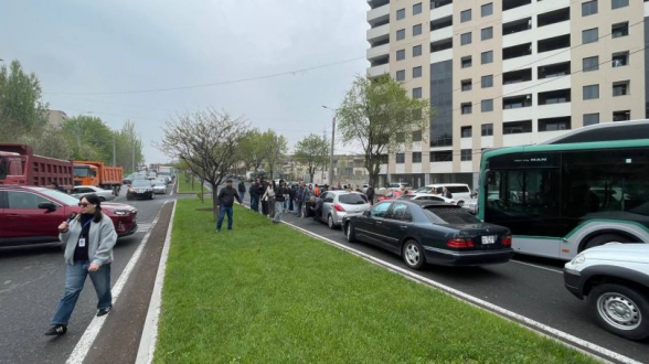 Անաստաս Միկոյան 64-ի բնակիչները փակել են Եղվարդի խճուղին (տեսանյութ)