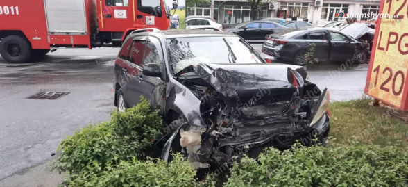 Երևանում բախվել են «Kia»-ն ու «Chery»-ն. կա տուժած