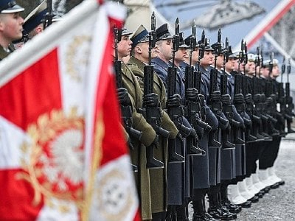 Польский премьер заявил о планах создания «сверхсильной» армии