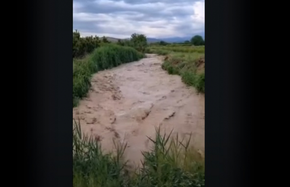 Հորդառատ անձրևի հետևանքով Արարատի մարզի մի քանի գյուղում այգիները հեղեղվել են