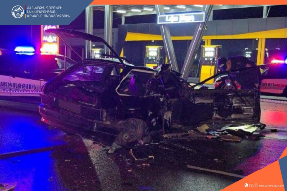 Վանաձորում «VAZ»-ը բախվել է կայանած «Mercedes-Benz»-ին․ մեկ ուղևոր տեղում մահացել է․ կան տուժածներ