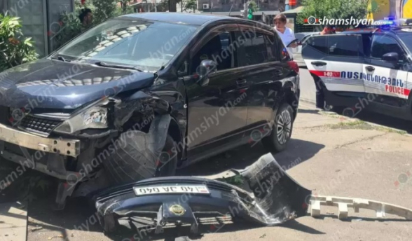Երևանում ոչ սթափ վիճակում գտնվող կայանատեղիի հսկիչը իրեն վստահված «Nissan Tiida»-ով բախվել է «Opel»-ին, ապա հաստաբուն ծառին և երկաթե ճաղավանդակին