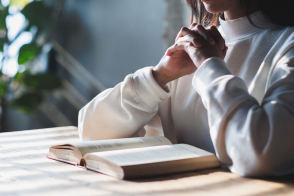 ИИ помог ученым понять, кто написал Ветхий Завет Библии