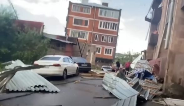 Разрушения, вызванные смерчем в Апаране, – колоссальны (видео)