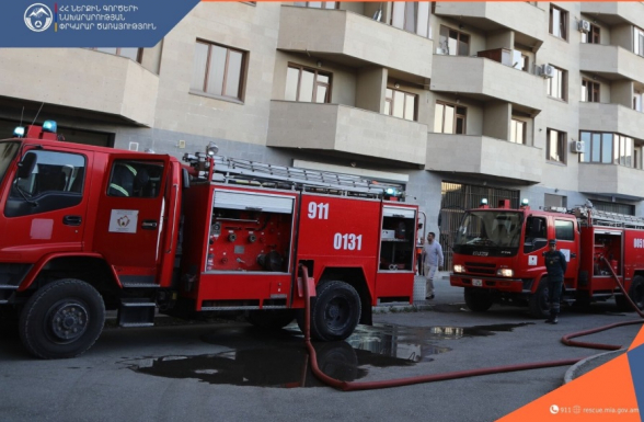 Հրդեհ՝ Ծարավ Աղբյուր փողոցի շենքերից մեկի ավտոկայանատեղիում. 350 բնակիչ տարհանվել է