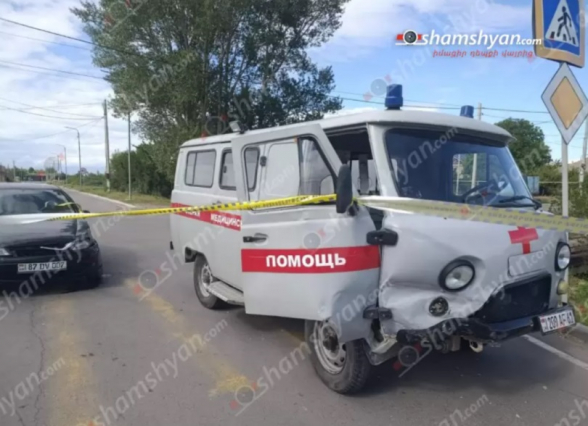 Մարտունիում բախվել են շտապօգնության ավտոմեքենան և «Opel Vectra»-ն․ կա վիրшվոր