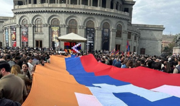 Բռնի տեղահանված արցախցիները հանրահավաք են հրավիրել․ հայտարարվեց նստացույց (տեսանյութ)