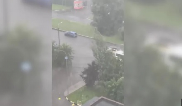 Հորդառատ անձրև Մոսկվայում. շուրջ 2 ժամում թափվել է տեղումների ամսական նորման