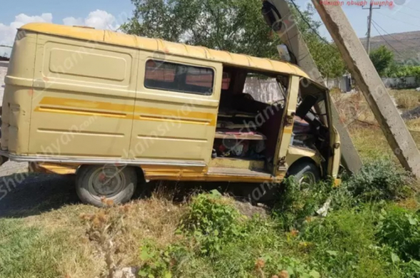 Աղձք գյուղում «Երազ»-ը բախվել է բետոնե էլեկտրասյանը. վարորդն ու ուղևորը հարազատ եղբայրներ են