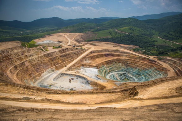 Հայ բնապահպան ակտիվիստների մեծ մասի համար, եթե հանքերն օգուտ են բերում Ադրբեջանին, ապա իրենք խնդիր չեն տեսնում