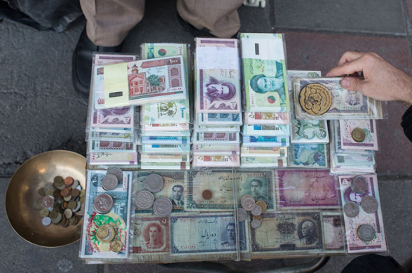 В Иране планируют деноминировать национальную валюту