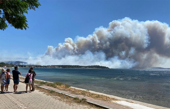 Пролив Дарданеллы закрыли из-за лесных пожаров в Турции