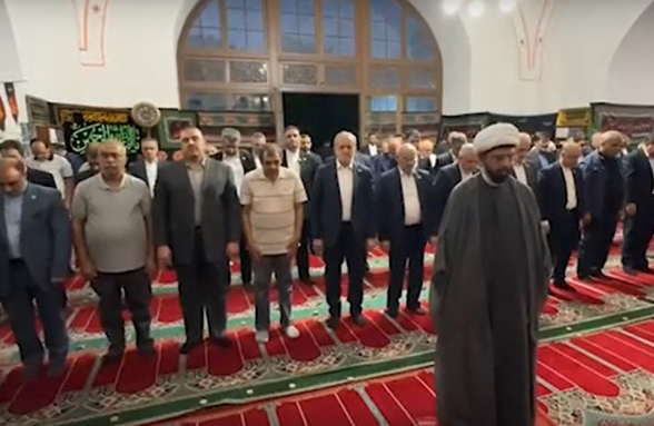 Իրանի նախագահը նամազ է արել Երևանի Կապույթ մզկիթում