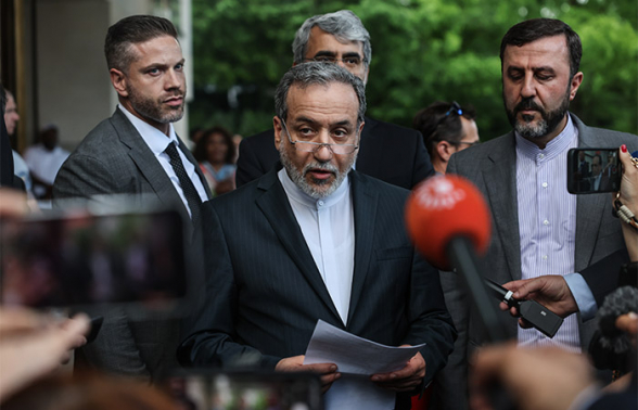 Тегеран обсудит с «евротройкой» снятие санкций против Ирана