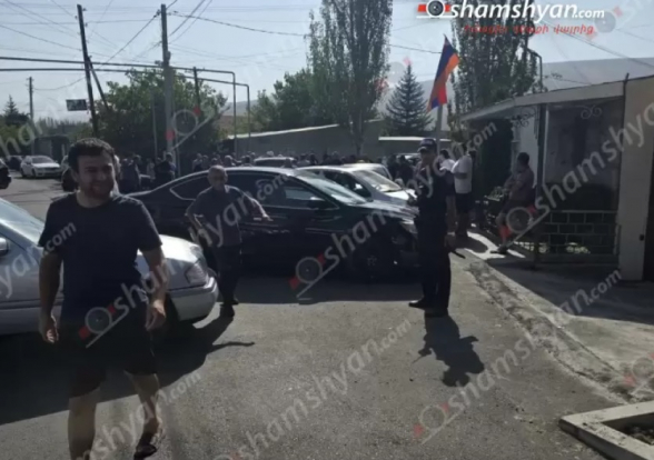 Ձորաղբյուրում բնակիչները փակել են գլխավոր ճանապարհը. պատճառը խմելու ջուր չունենալն է