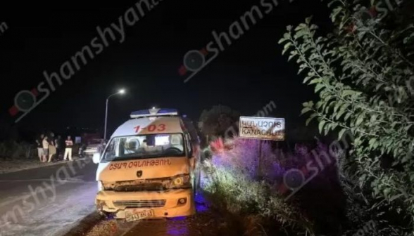 Հիվանդ տեղափոխող շտապօգնության մեքենան Կանաչուտում բախվել է սյանը․ վիրավnրներ կան