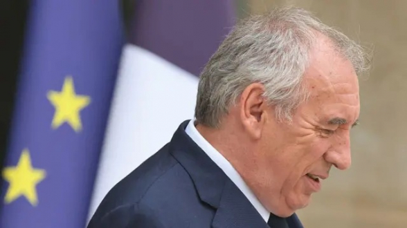 Премьеру Франции вынесли вотум недоверия