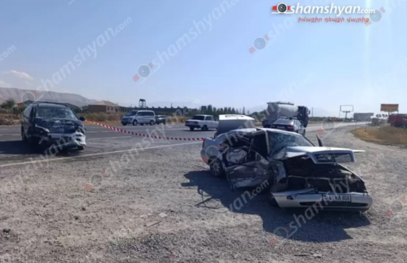 Արարատում բախվել են «Mercedes»-ն ու «Mitsubishi»-ն. 5 վիրավորից մեկի կյանքը փրկել չի հաջողվել