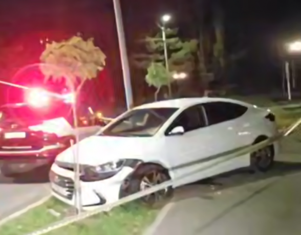 Աբովյան քաղաքում՝ Սուրբ Հովհաննես եկեղեցու մոտ, «Hyundai Elantra»-ն բшխվել է բազալտե եզրաքարին․ կան վիրшվորներ