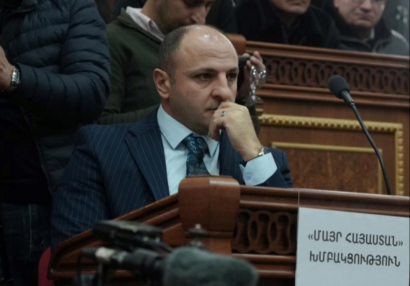 Կարեն Սիմոնյանի ելույթը Գյումրու ավագանիում՝ Ազատ տնտեսական գոտի ստեղծելու «Մայր Հայաստան»-ի նախագծի վերաբերյալ (տեսանյութ)