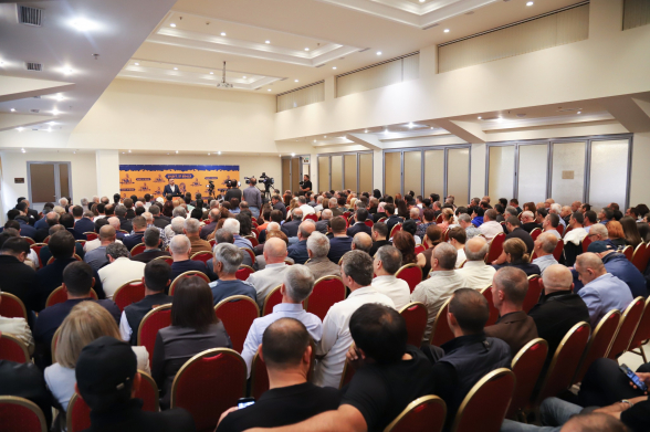 Դադարեցնել միմյանց փոխհրաձգությունը և լծվել Փաշինյանին իշխանությունից հեռացնելու գործին. Թևանյան․ Հ2-ի ռեպորտաժը