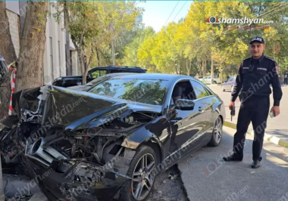 Ավանում բախվել են «Opel»-ն ու «Mercedes»-ը. վերջինը բախվել է բազալտե եզրաքարին ու երկաթբետոնե էլեկտրասյանը. կա տուժած