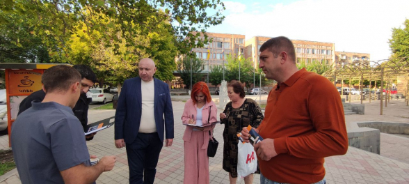 Акция партии «Мать Армения» в Эчмиадзине продолжается (видео)