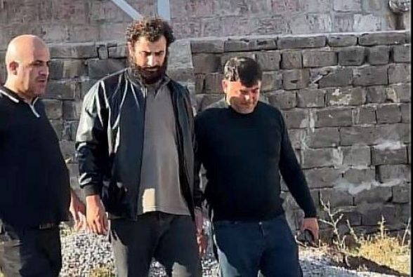 ԲԱՑԱՌԻԿ ՏԵՍԱՆՅՈւԹ. Իրավապահները խուզարկել են կասկածյալ Նարեկ Օհանյանի տունը․ նա ձերբակալվել է (տեսանյութ)