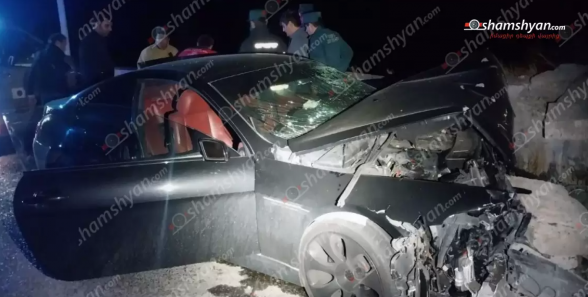 Երևանում «BMW»-ն Հրազդանի կիրճում բախվել է բետոնե պատնեշին․ վարորդը տեղափոխվել է հիվանդանոց