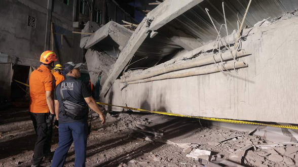 В Индонезии 65 человек оказались под завалами после обрушения школы