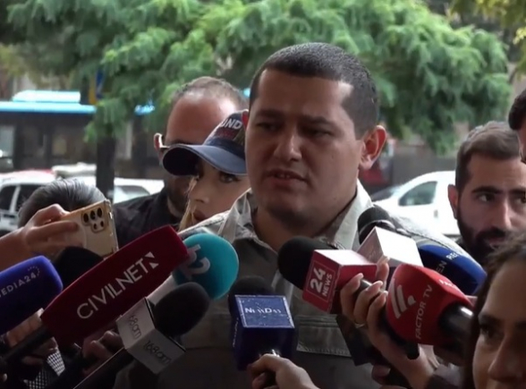 Участники 44-дневной войны возвращают медали и награды (видео)