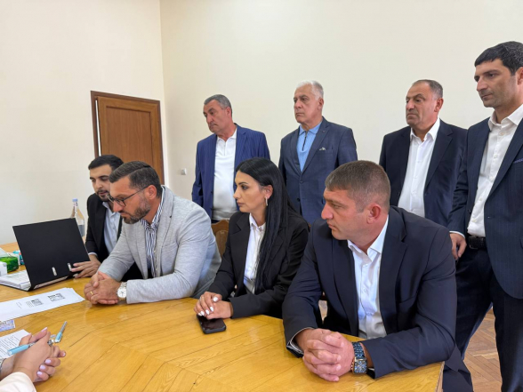 Партия «Мать Армения» подала заявку в избирательную комиссию для участия в выборах в Вагаршапате (видео, фото)