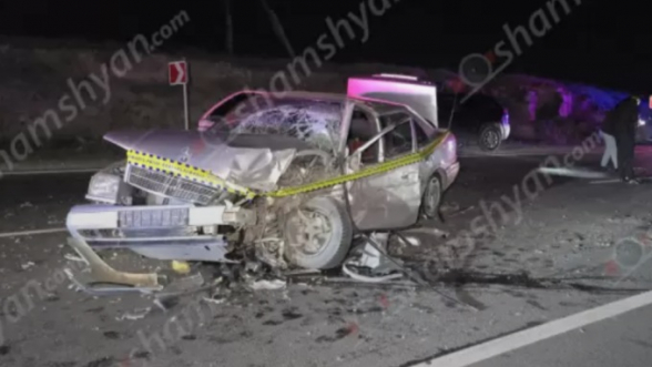 Ձորաղբյուր–Ջրվեժ ավտոճանապարհին՝ Արտաշատի խճուղում բшխվել են «Mercedes»-ն ու «Գազել»-ը․ կա 5 վիրшվոր