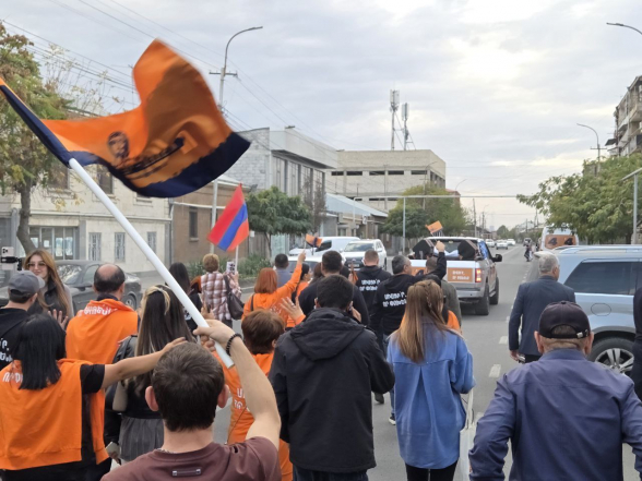 «Мать Армения» продолжает агиткампанию в Эчмиадзине (видео, фото)